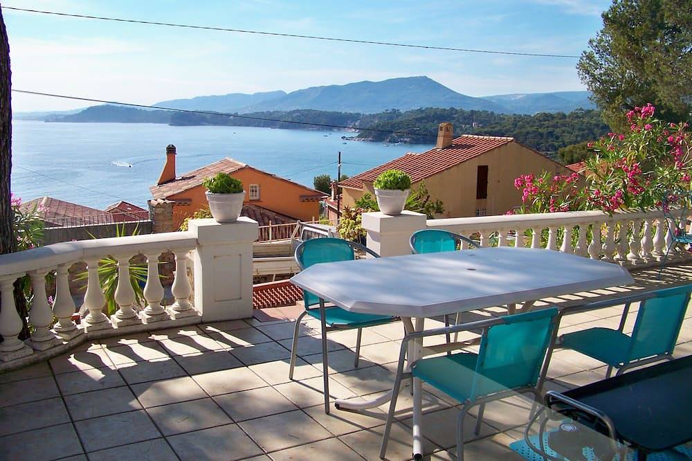 Appartement entier, Promotion de Mai  ( Vue Mer ) in Le Pradet, Côte méditerranéenne (France)