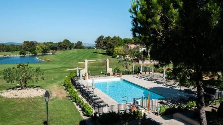 Appartement de vacances pour 5 personnes, avec piscine et jardin, animaux acceptés