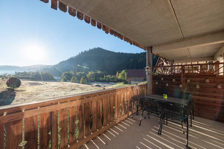 Ferienwohnung für 4 Personen, mit Balkon und Garten sowie Seeblick in Lothringen