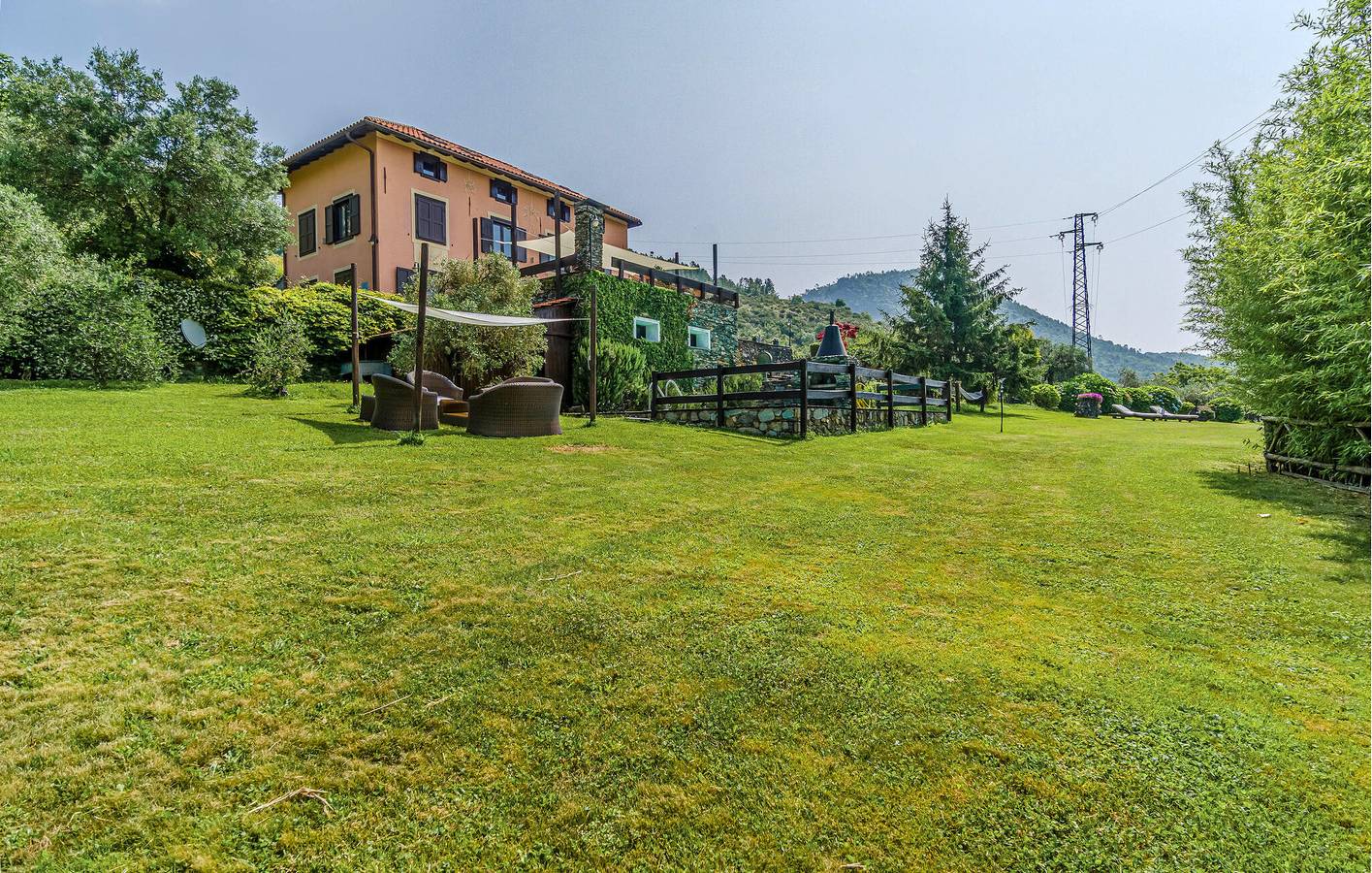 Cozy Apartment with Pool & Terrace, Near Varazze in Alpicella, Varazze