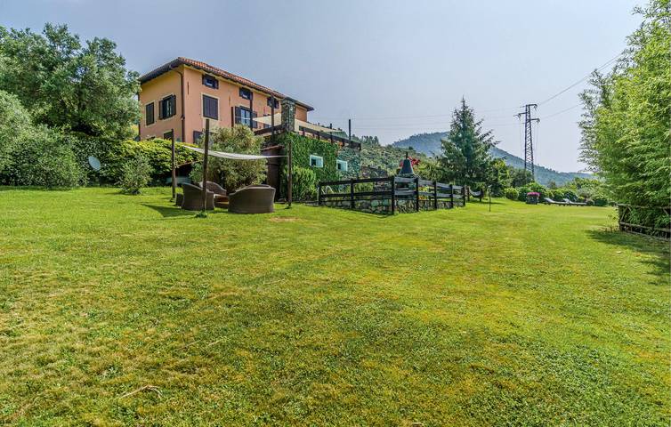 Location de vacances pour 6 personnes, avec piscine ainsi que terrasse et jardin à Varazze - 3