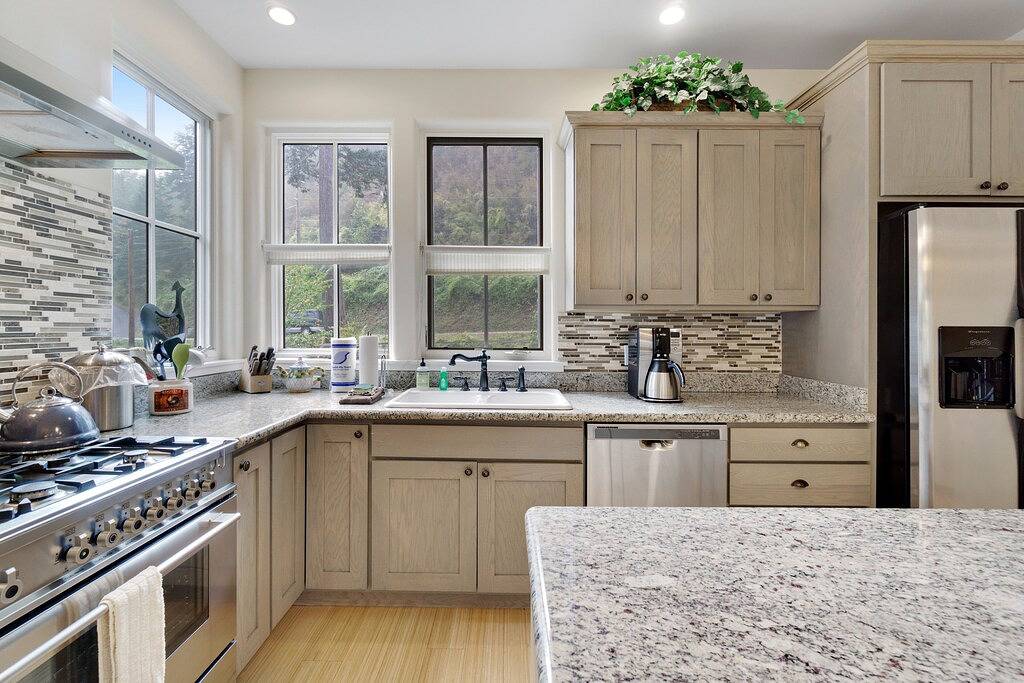 Meerblick, Außenkamin und Zugang zum Strand! in Orcas Island