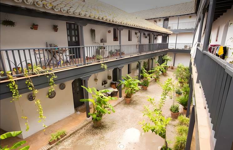 Apartamento entero, Apartamento 'En Historico Patio Andaluz' con jardín compartido, Wi-Fi y aire acondicionado. in Casco Antiguo, Sevilla