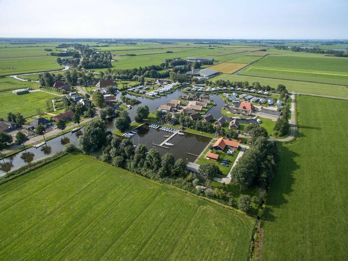 Modernes Chalet in der Nähe des Sneeker Sees in Friesland