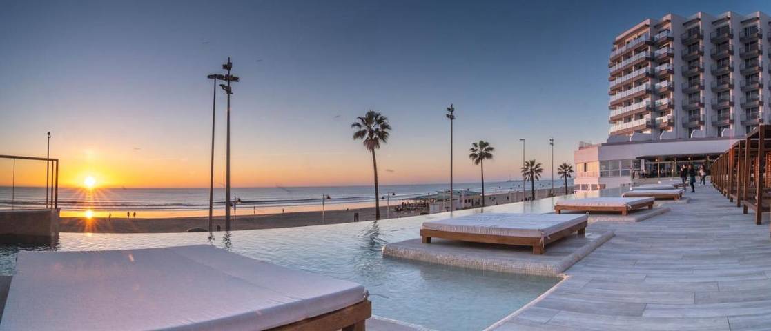 Hôtel pour 2 personnes, avec Terrasse et Bassin pour enfant ainsi que Piscine et Sauna