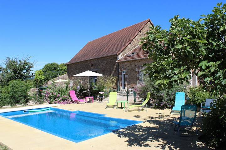 Gîte pour 7 personnes, avec Terrasse ainsi que Jardin et Piscine à Coussac-Bonneval