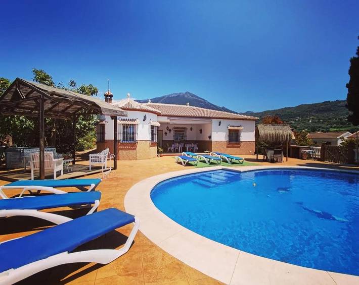 Albergue para 12 personas, con piscina además de vistas y jardín, Se admiten mascotas - 1