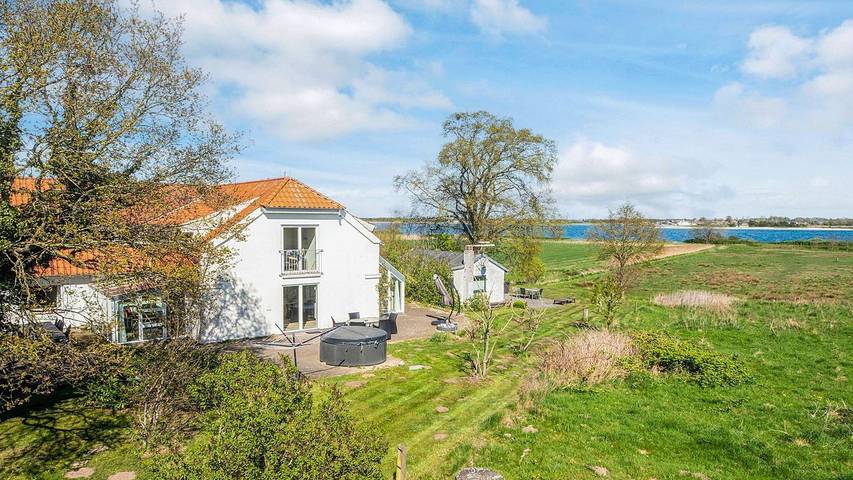 Ferienhaus für 24 Personen, mit Sauna und Terrasse sowie Ausblick, mit Haustier in Årøsund