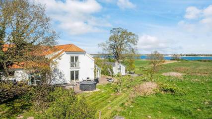 Ferienhaus für 24 Personen, mit Terrasse und Ausblick sowie Sauna, mit Haustier in Årøsund