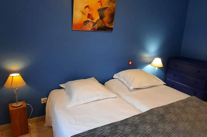 Gîte pour 4 personnes, avec jardin ainsi que terrasse et piscine, animaux acceptés à Lagnieu - 2