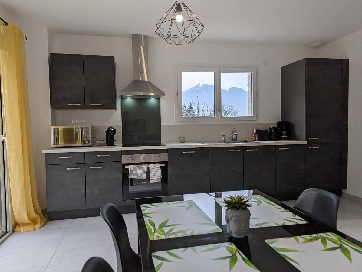 Appartement de vacances entier, Double Room with Mountain View in Marnaz, Région de Bonneville