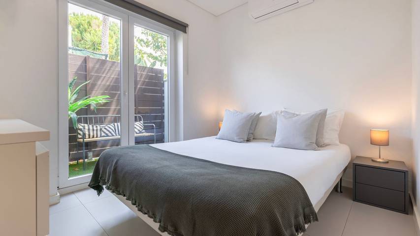 Ganze Wohnung, Ferienwohnung für 2 Personen mit Terrasse in Carcavelos e Parede, Costa de Lisboa
