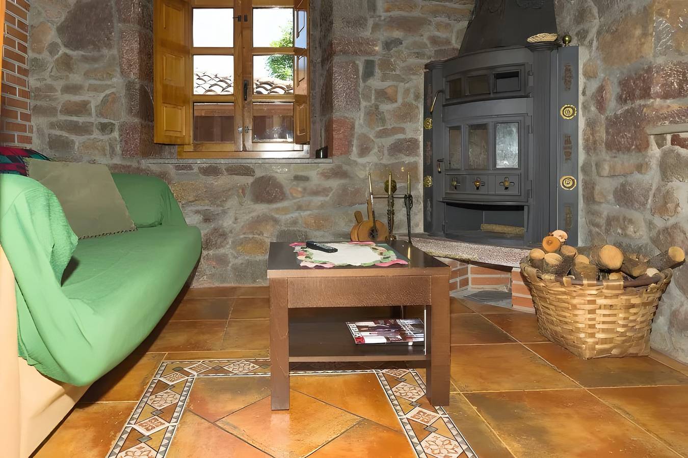 Landhaus 'Casa de Aldea La Quintana' mit Bergblick in Somiedo, Cordillera Cantábrica