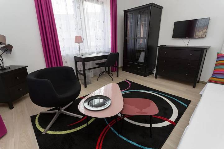 Ganze Wohnung, Superior Appartement mit Balkon zum Innenhof in Obernburg am Main in Obernburg am Main, Fränkisches Weinland
