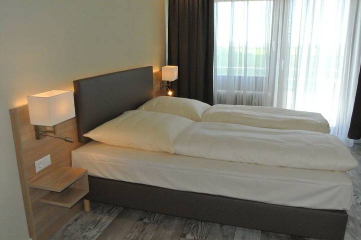 One-room apartment, balcony and small kitchen in Ostfildern, Circondario di Esslingen