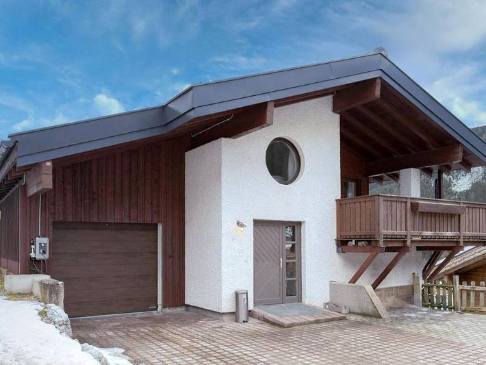 Chalet voor 9 personen, with whirlpool and balkon as well as sauna, met huisdier in Zell am See