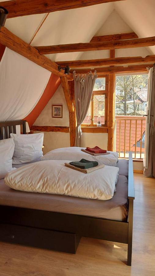 Ferienwohnung für 4 Personen, mit Garten und Ausblick, mit Haustier in Jena