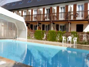 Hôtel pour 5 personnes, avec vue ainsi que piscine et jardin, adapté aux familles à Izeste