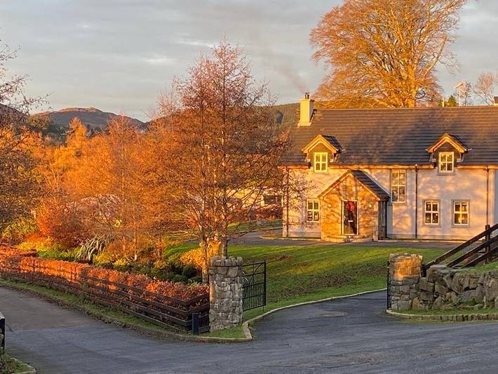 Rostrevor Valley 6-Br, Sleeps 20 w/ Hot Tub & View in County Down