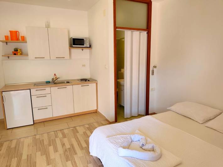 Ganze Wohnung, Studio Apartment mit überdachte Terrasse in Primošten, Šibenik-Knin