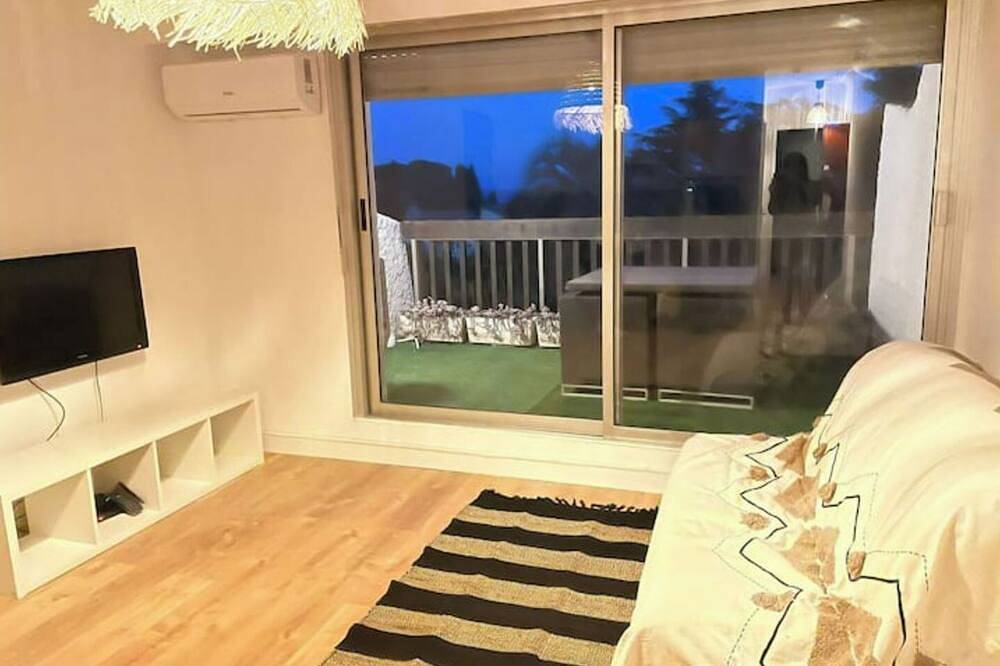 Appartement entier, Appartement cosy avec vue mer et piscine in La Ciotat, Région de Marseille