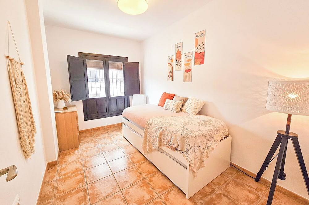 Entire apartment, Pura Vida Piso Tranquilo Terraza Piscina Aparcamiento - Playa 15mn, Centro 2mn in Vélez de Benaudalla, Costa Tropical