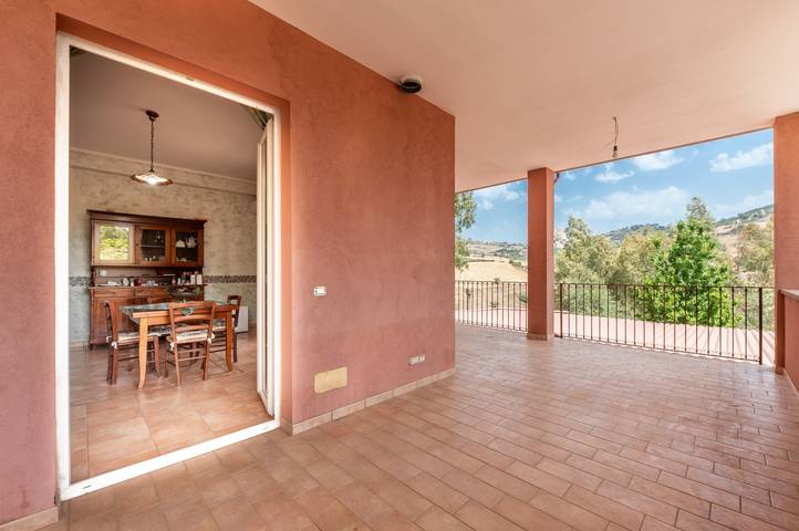 Villa "Filippa" with Mountain View, Private Terrace & Private Garden in Nicosia, Enna Province