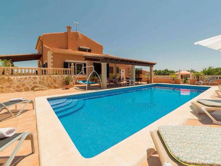 Finca für Gruppen für 9 Personen, mit Garten und Terrasse sowie Pool und Ausblick, kinderfreundlich in Capdepera