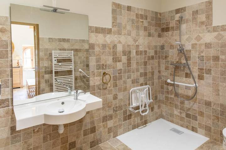 Location de vacances pour 10 personnes, avec piscine ainsi que jardin et vue à Cellettes - 2