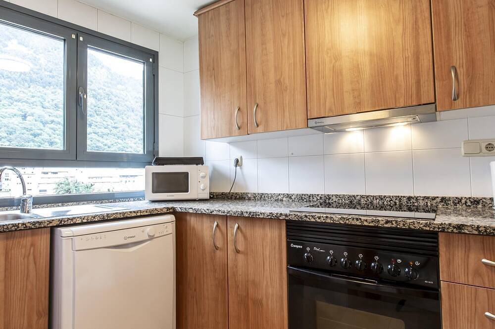 Entire apartment, Comfort Valira South in Andorra la Vella, Grandvalira