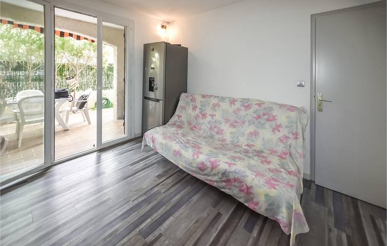 Appartement de vacances entier, Appartement isolé avec terrasse à Les Lecques - Parking, Congélateur, Internet in Saint-Cyr-sur-Mer, Côte méditerranéenne (France)