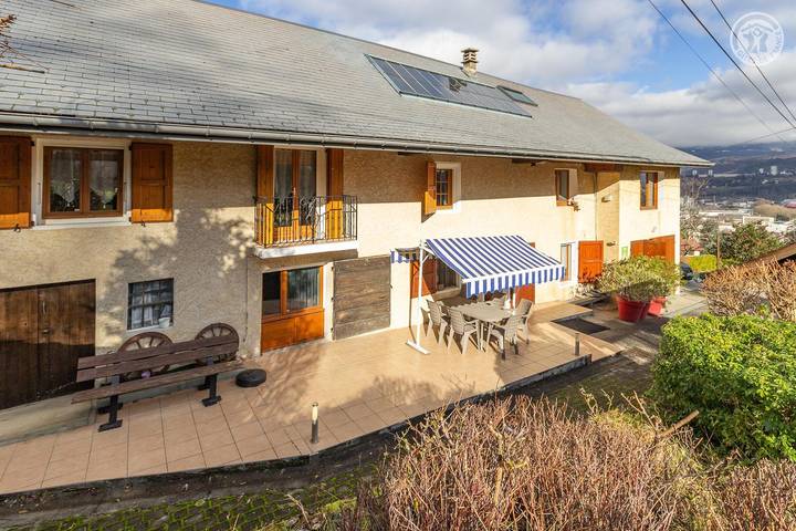 Gîte pour 6 personnes, avec Balcon et Terrasse à Chambéry