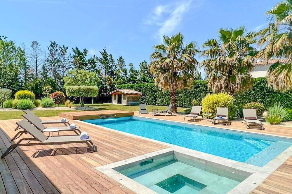 Cozy home in Maillane with kitchen in Maillane, Arles region