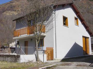 Gîte pour 4 personnes, avec vue et balcon à Orlu