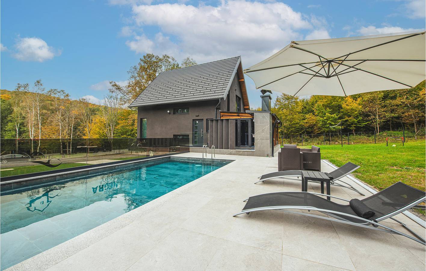 Gemütliche 2-Zimmer-Wohnung mit WLAN, Pool und Parkplatz in Pozega-Slawonien