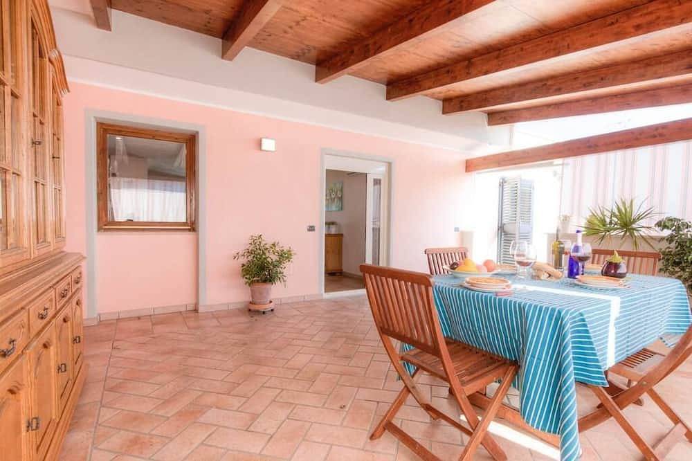 Apartamento entero, Apartamento con vistas al mar a 200 metros de la playa. in Formia, Provincia de Latina