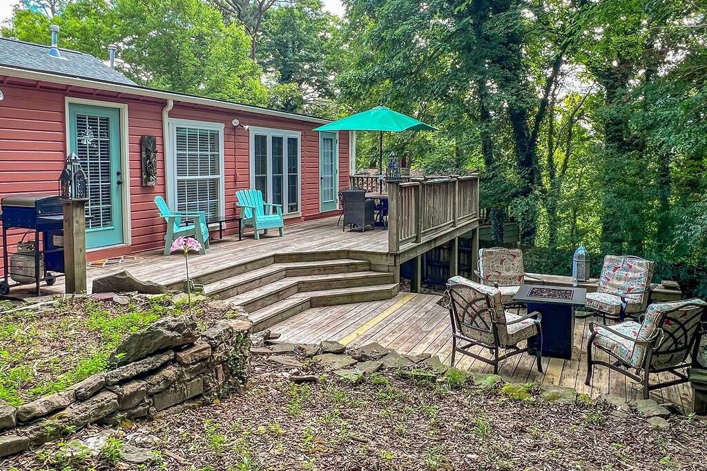 Eclectic 'Osage Cottage' in Historic District in Eureka Springs, Carroll County (AR)