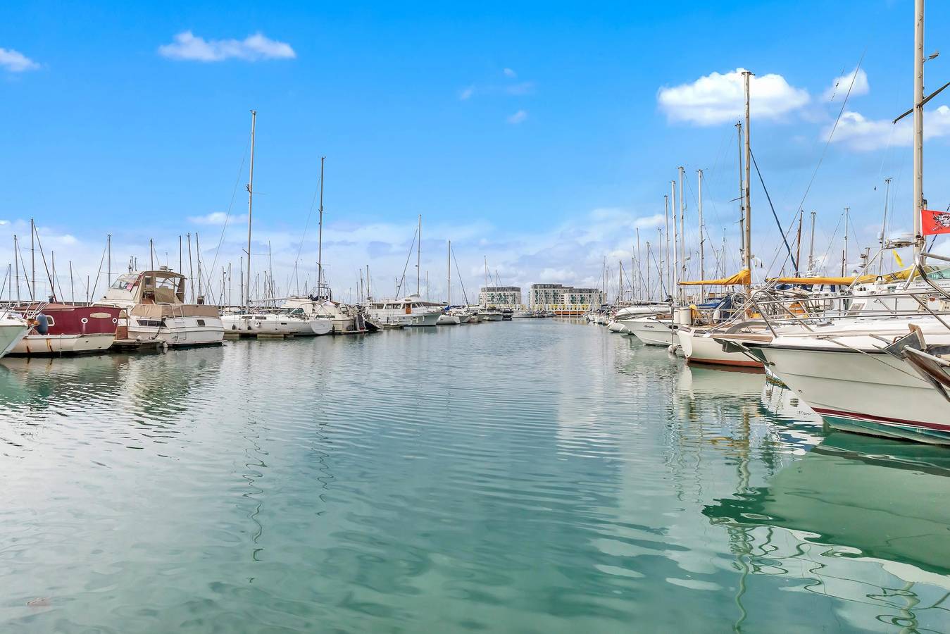 Entire apartment, On the Water 5 A One-of-a-Kind Stay | Free Parking | By My Getaways in Brighton Marina, Brighton