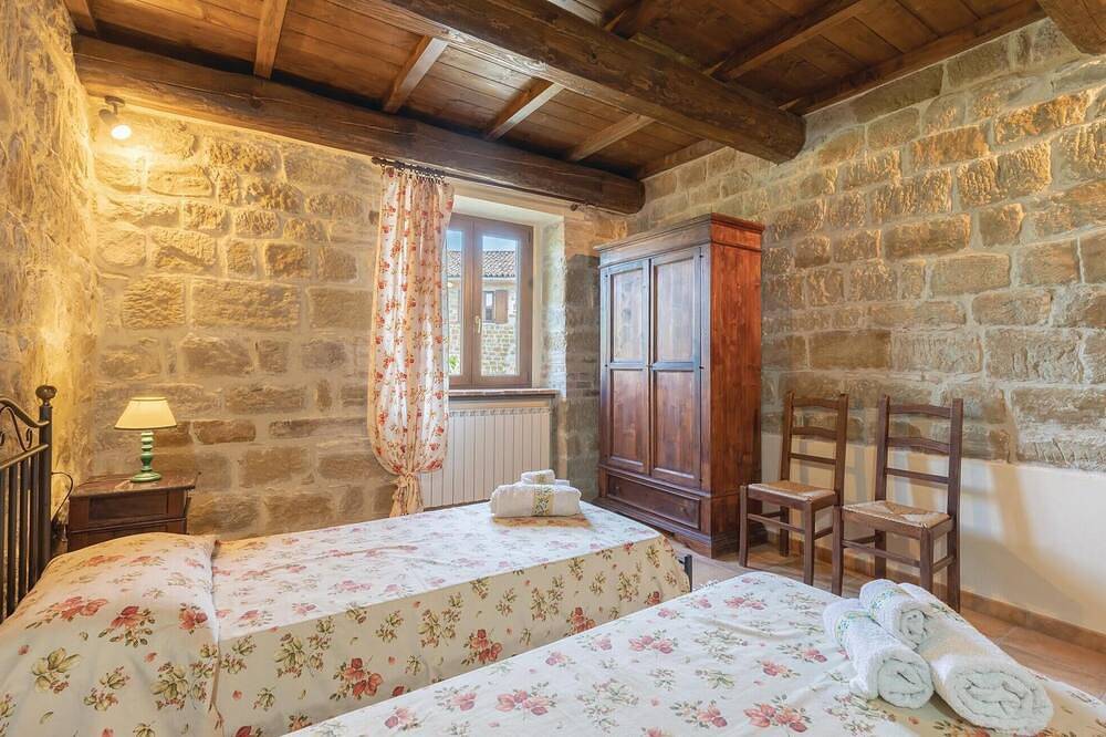 Entire apartment, Pet friendly apartment in Gubbio, Umbria