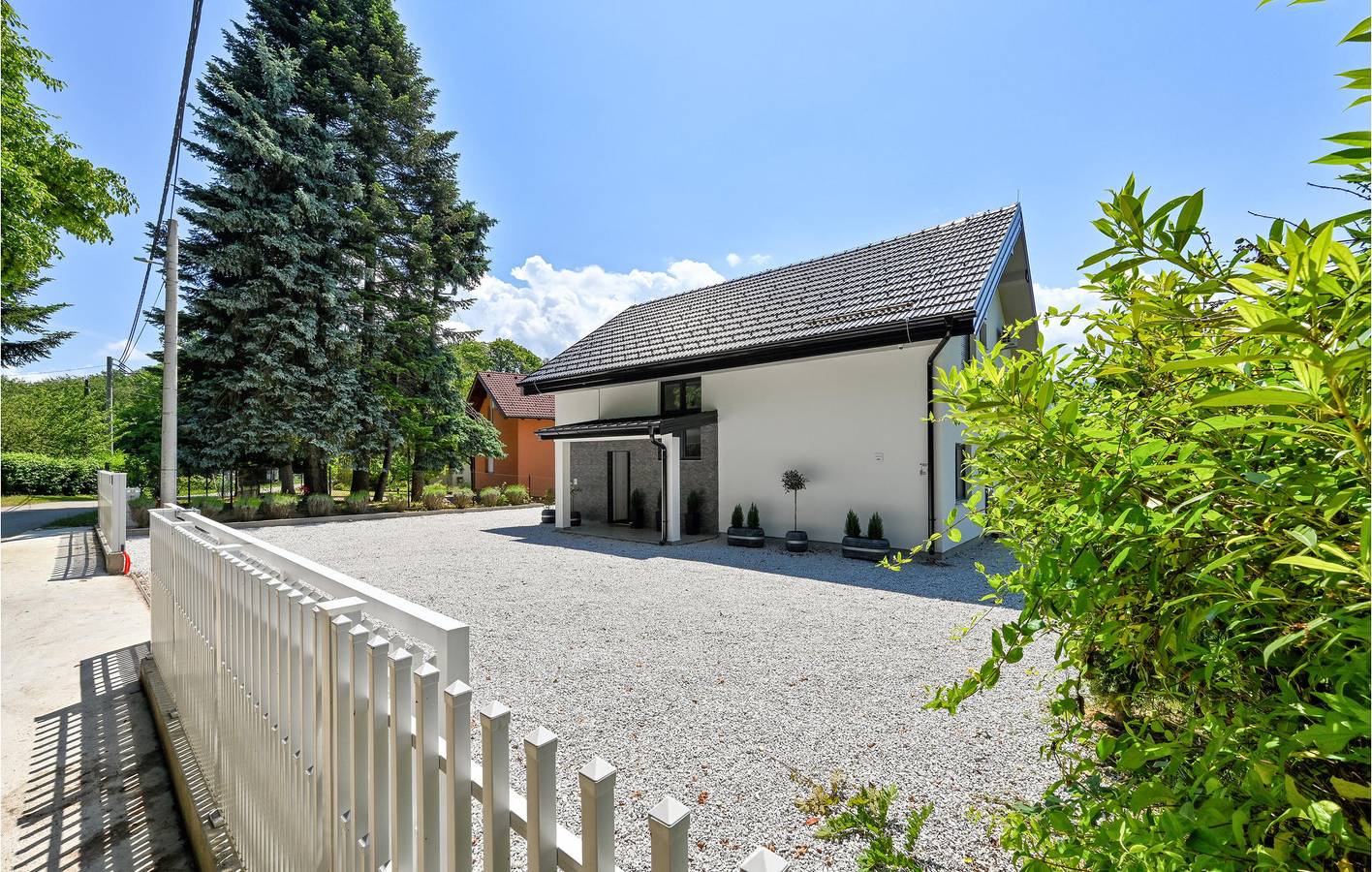 Modernes Apartment mit 2 Schlafzimmern, Pool und Terrasse in der Nähe des Flusses Lampuš in Krapina-Zagorje