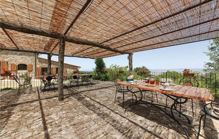 Appartamento intero, Accogliente appartamento di 90mq con parcheggio, letto matrimoniale, piscina e cucina in Montecatini Val di Cecina, Pisa e dintorni