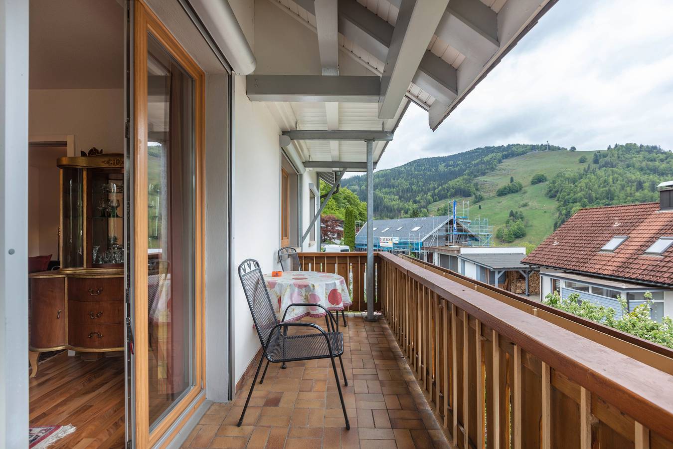 Apartamento entero, Apartamento '95qm, 2 Schlafräume' con vistas a la montaña, terraza compartida y Wi-Fi in Suedlicher Schwarzwald, Todtnau