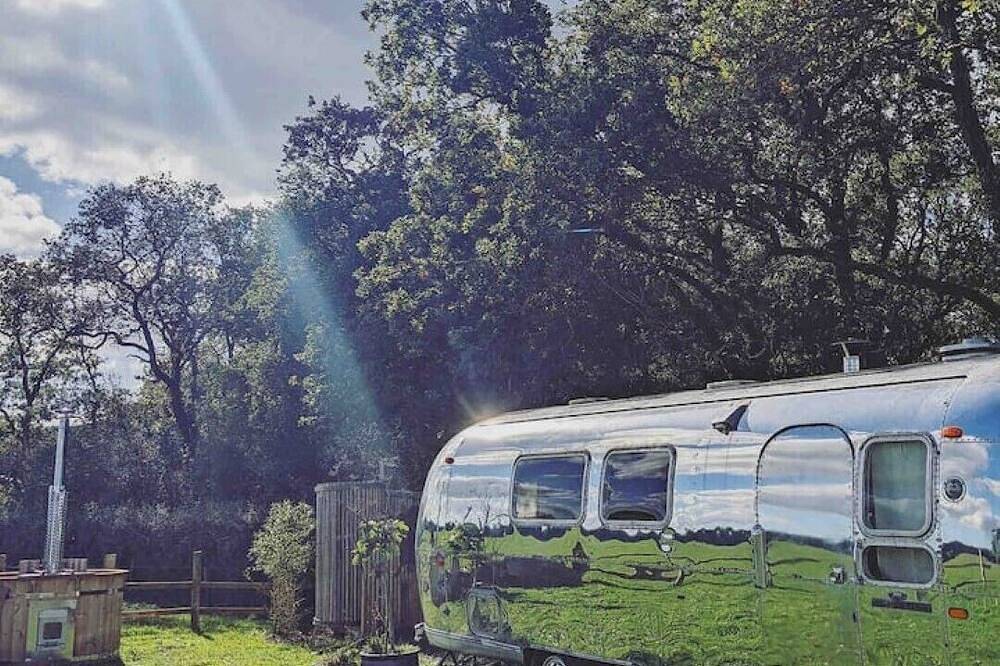 Airstream, vintage American caravan & Hottub in Woodland, Dartmoor