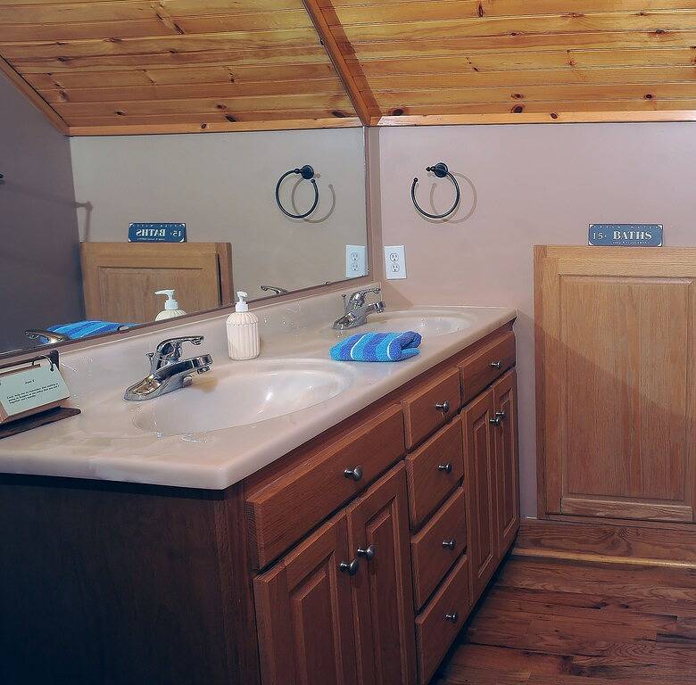 Cool 4800 ft. Sleeps 8 Plus Sofa in Blue Ridge Parkway, Blowing Rock