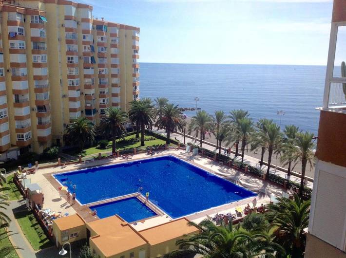 Ferienwohnung für 4 Personen, mit Balkon und Garten sowie Kinderpool und Pool