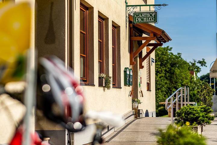 Gasthof Pichler - Einzelzimmer in Grimmenstein, Wiener Alpen in Niederösterreich