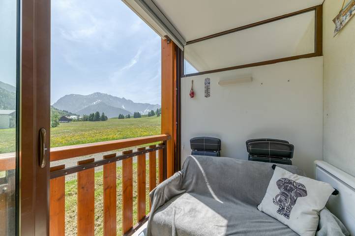 Hel lägenhet, Well-Equipped Studio with Enclosed Balcony and Mountain View in La Morte, Écrins National Park