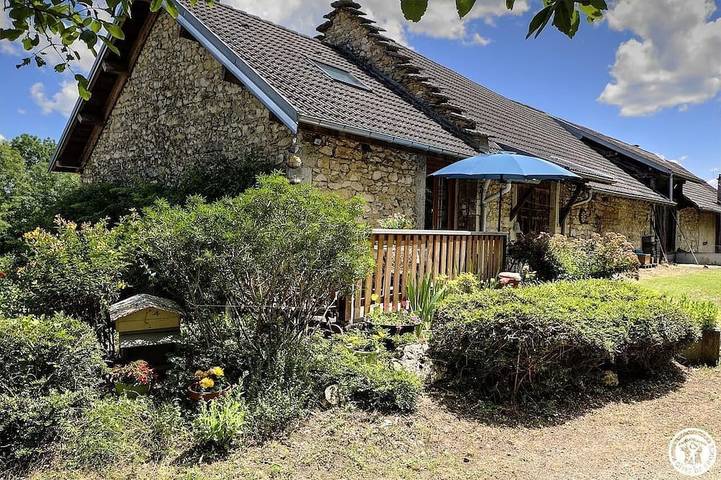 Location de vacances pour 4 personnes, avec Jardin dans Andert-et-Condon