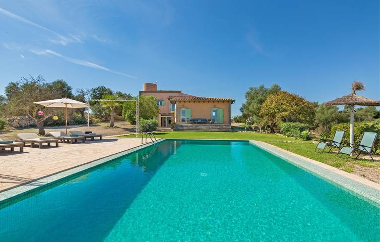 Cozy 1BR Apartment with Pool, Kitchen, and Wi-Fi in Montuïri, Majorca Center