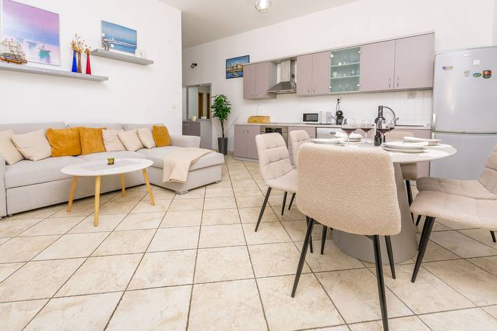 Ferienwohnung für 6 Personen, mit Balkon und Terrasse sowie Garten